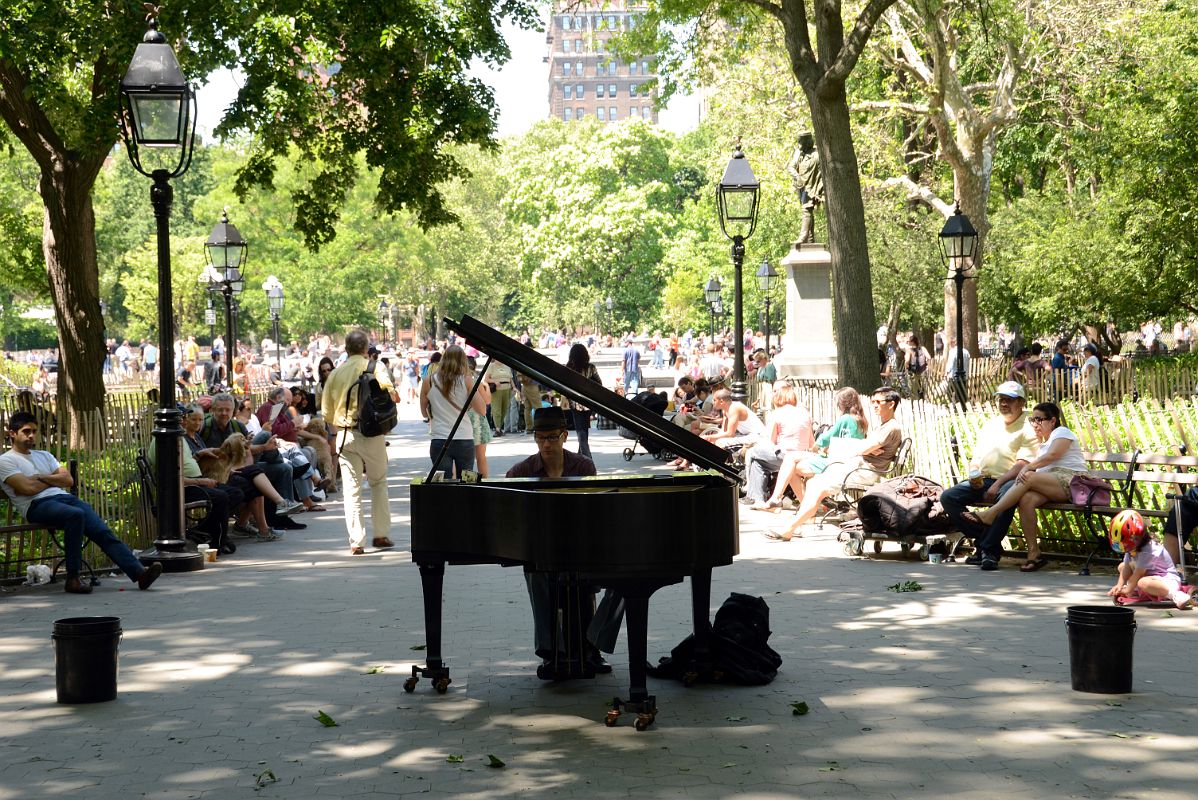 16-01 The Piano Man New York Washington Square Park